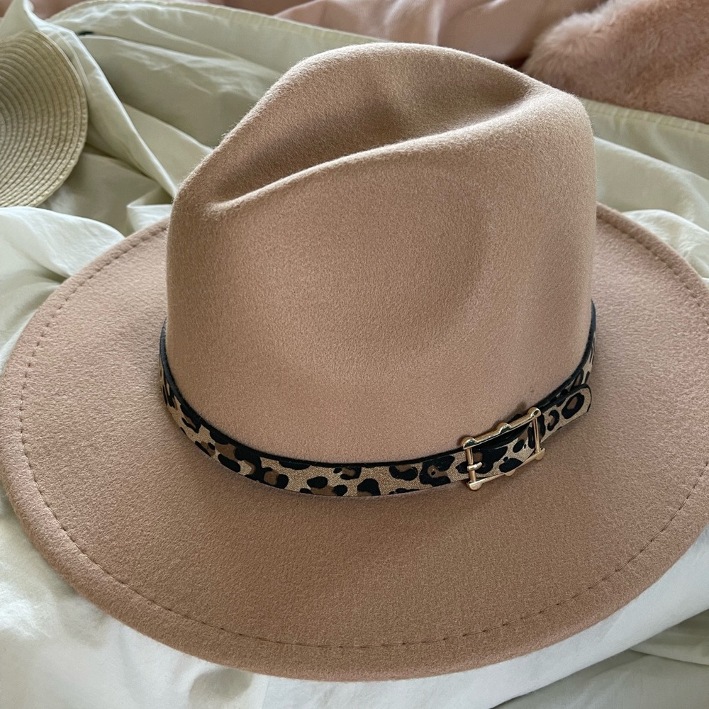 Panama Hat with Leopard Buckle